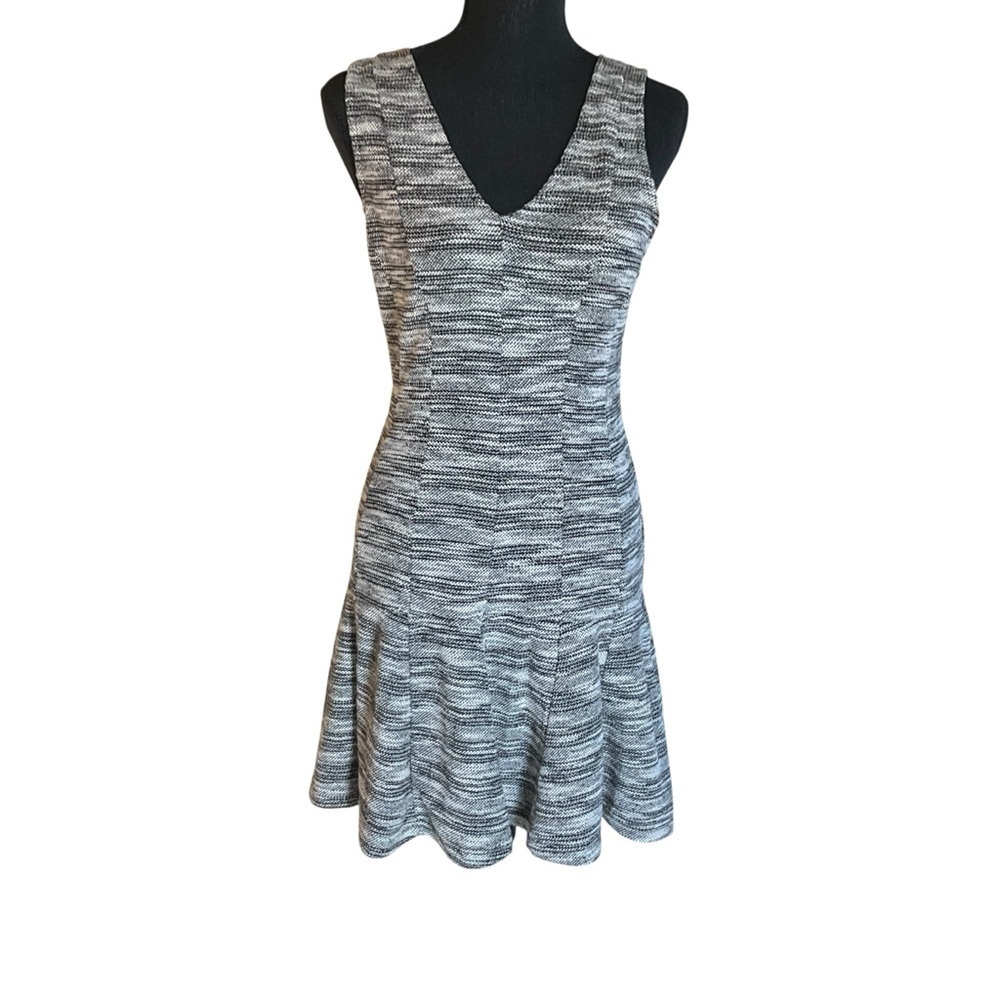 Banana Republic Gray Textured Fit & Flare Dress | Size 6 NWT - Picture 2 of 10
